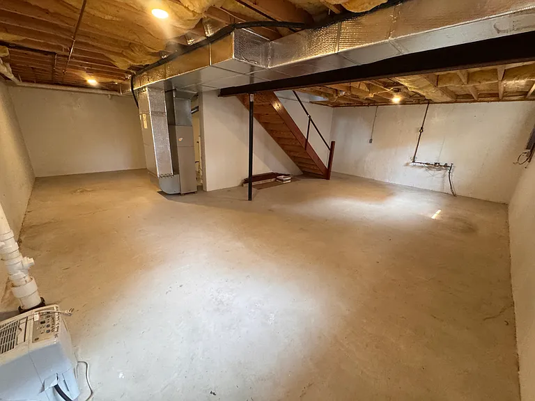 384 Oneida Dr — Photo 12