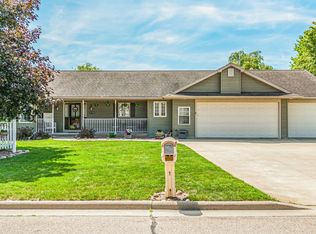 1108 Mistletoe Ln, Winneconne, WI 54986