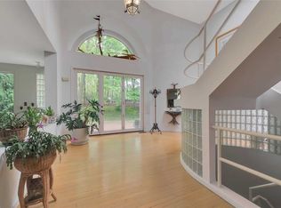 8 Emmet Dr, Stony Brook, NY 11790