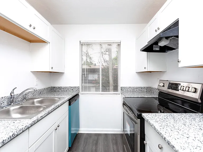 Golden Gate Townhomes — Photo 26