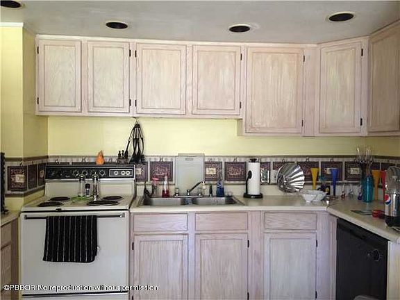 4th image of 406 S Atlantic Dr W