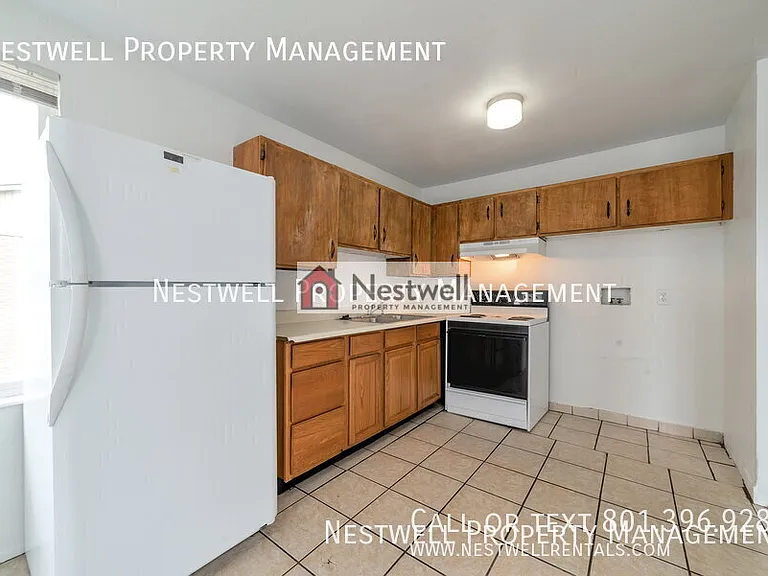 1881 W Lake Park Dr #3 — Photo 3
