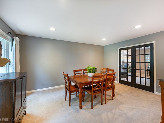 4th image of 2020 Sheffield Ln