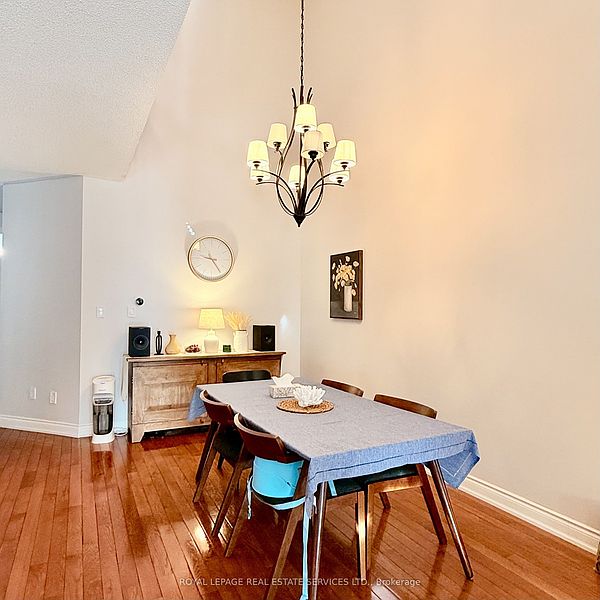 Oakville Townhouse for rent - 4 Bedrooms — photo 2