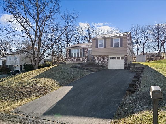3rd image of 216 Brookston Dr