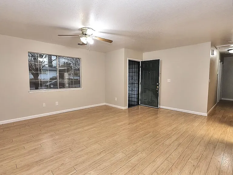 1460 Hickory St — Photo 5