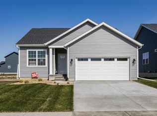 9303 Grand Oaks Dr NE, Cedar Rapids, IA 52402