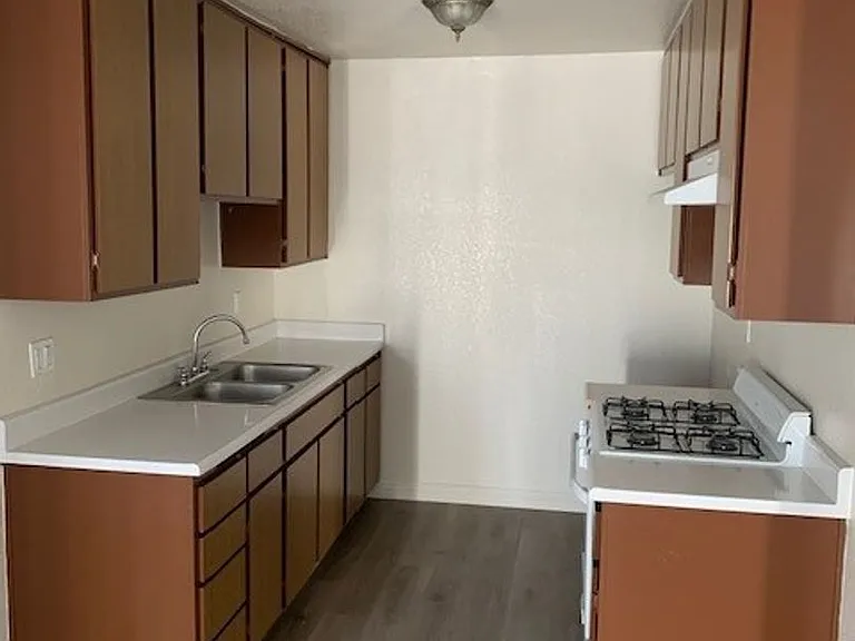 Laurel Canyon Apartments — Photo 4