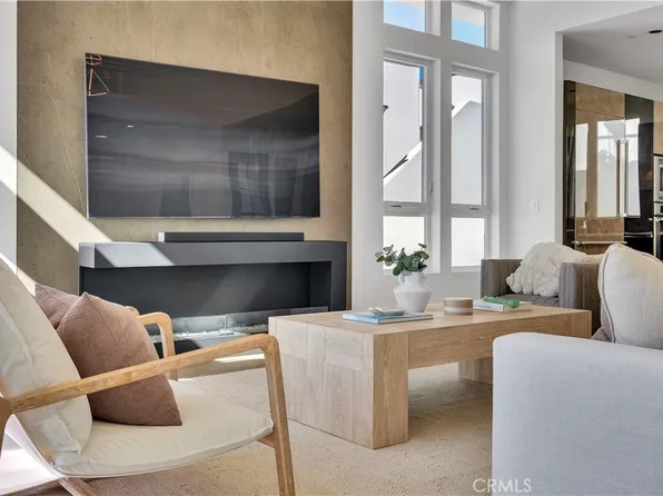 719 1st Pl, Hermosa Beach, CA 90254