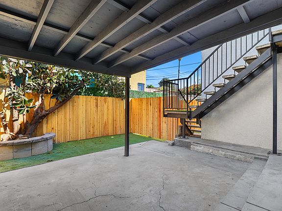 4th image of 2050 S Harcourt Ave
