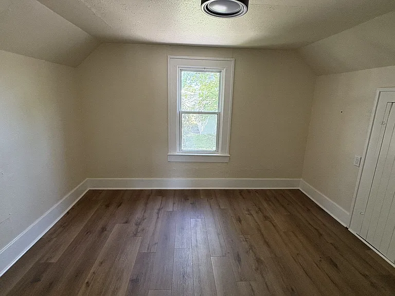 543 Saint Charles St — Photo 12