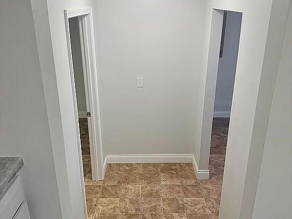 5th image of 332 Crowe St