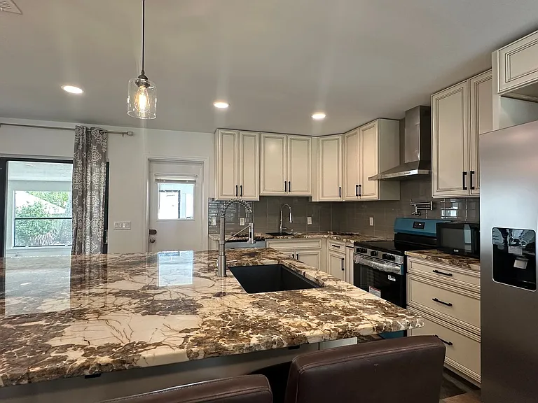 616 Iris St — Photo 16