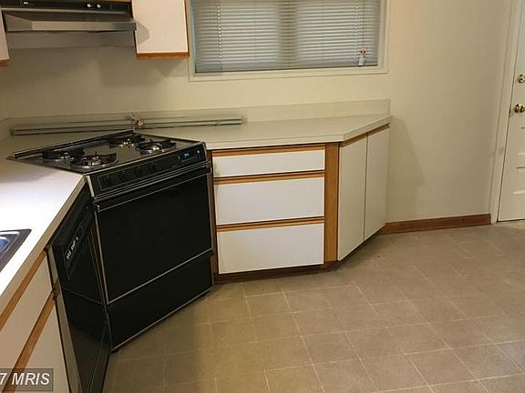 4th image of 10911 Stillwater Ave