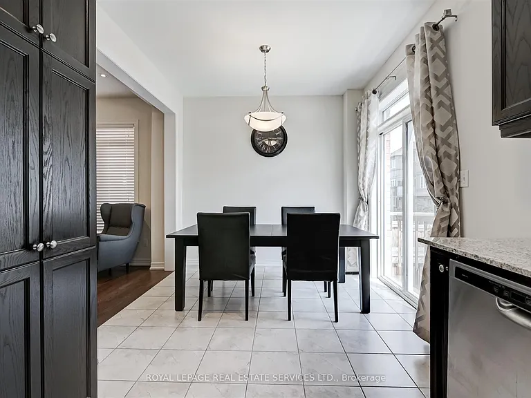 27 Erinview Ter — Photo 8