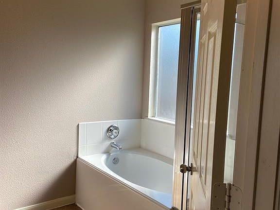 2nd image of 2214 Castle Gardens Ln