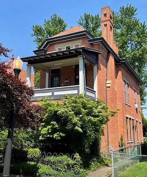 1340 Hunter Ave — Photo 1