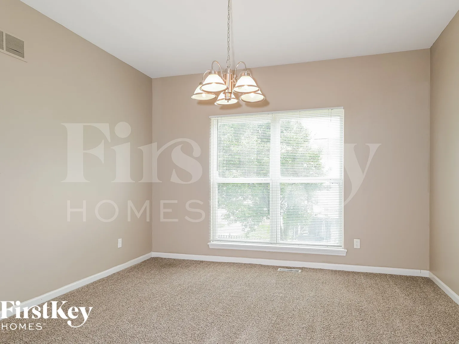5 bed, 3.5 bath, 2322 sqft, $3,365 — Photo 4