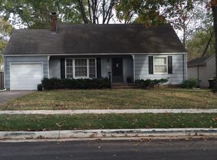 7337 Ash St, Prairie Village, KS 66208