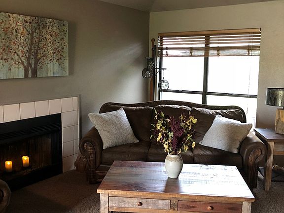 5th image of 924 Meadowlark Dr