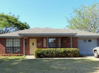 305 E Garden Dr, Iowa Park, TX 76367
