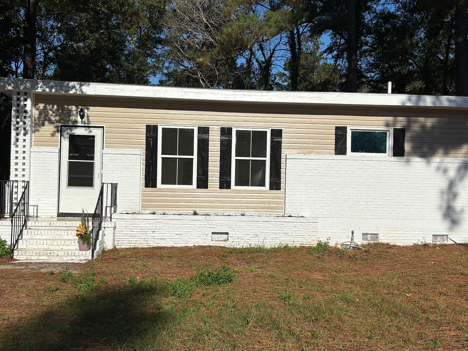 3 bed, 1200 sqft, $1,350 — Photo 1