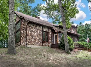 2 Shadywoods Ln, Highland, IL 62249