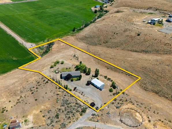 504 Point Dr, Selah, WA 98942