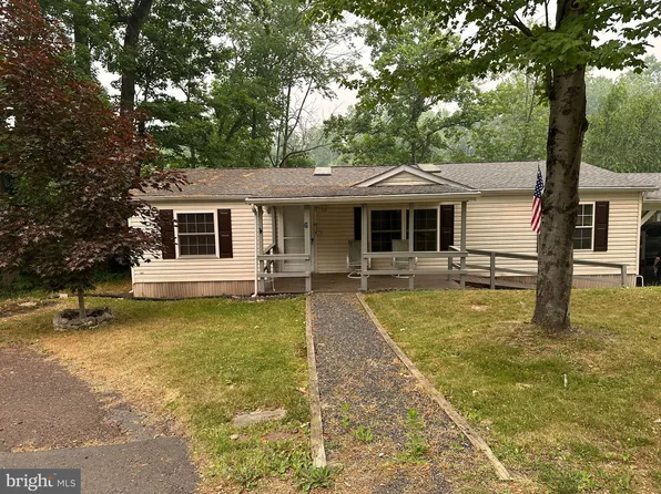 6 Ash Ln, Quakertown, PA 18951