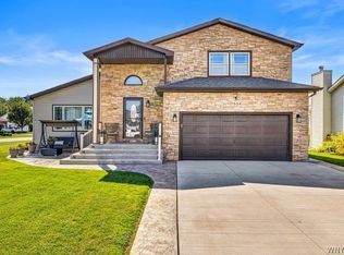 7034 Walmore Rd, Niagara Falls, NY 14304