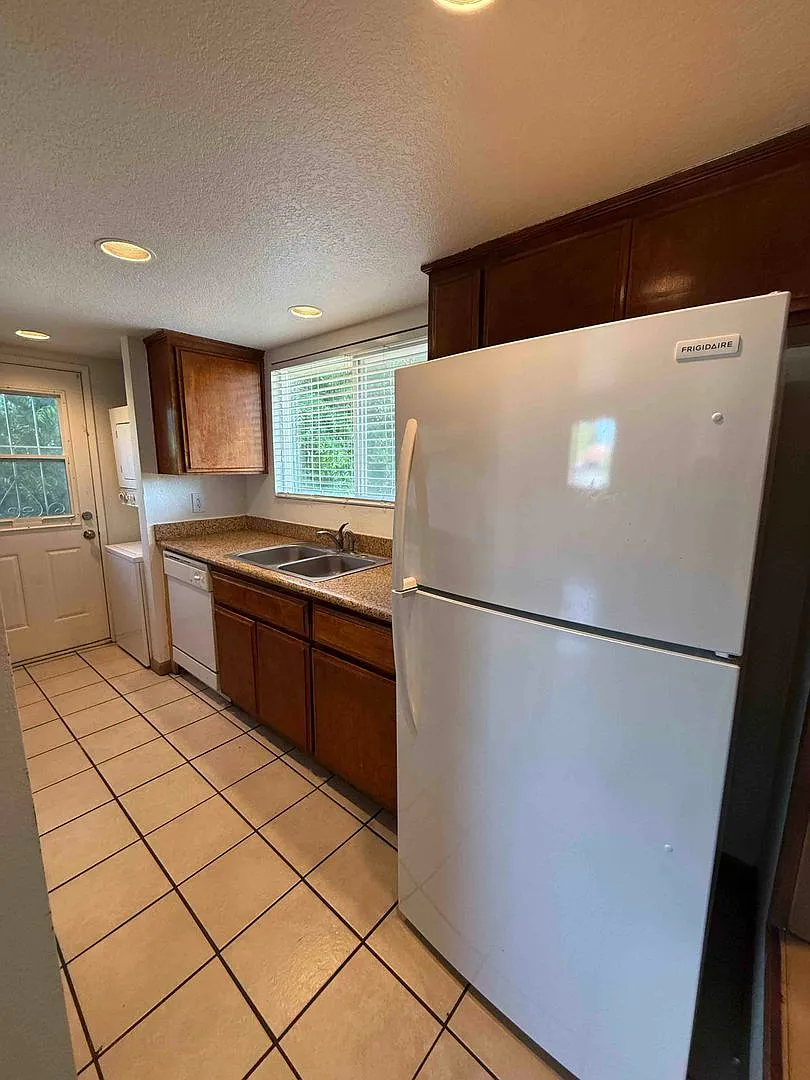2 Bed 2 Full Bath Condo — Photo 4