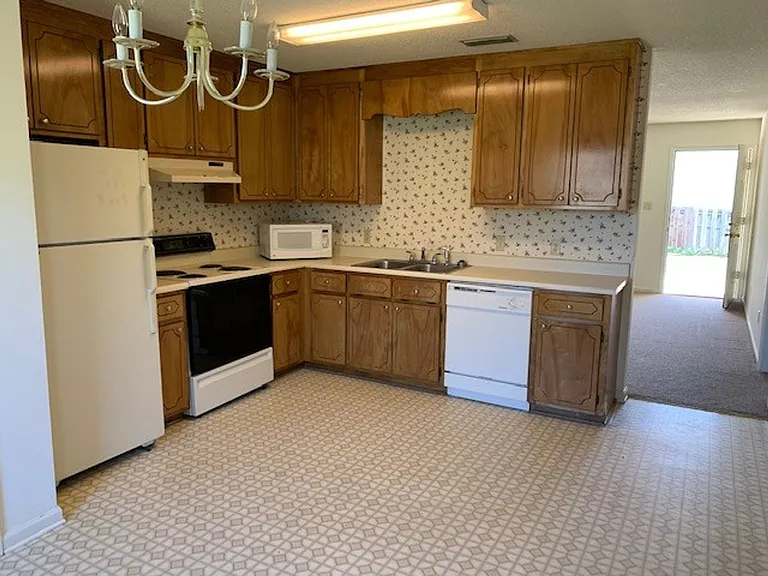 1438 Green St — Photo 9