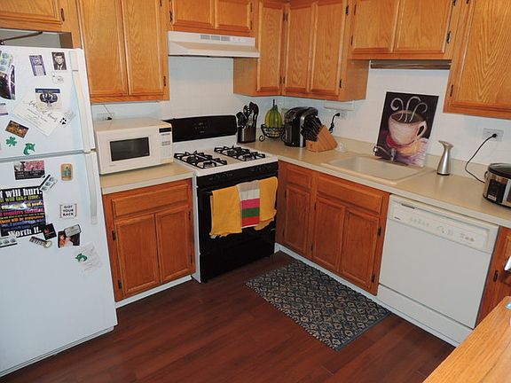 4th image of 245 S Park Ln Unit 107