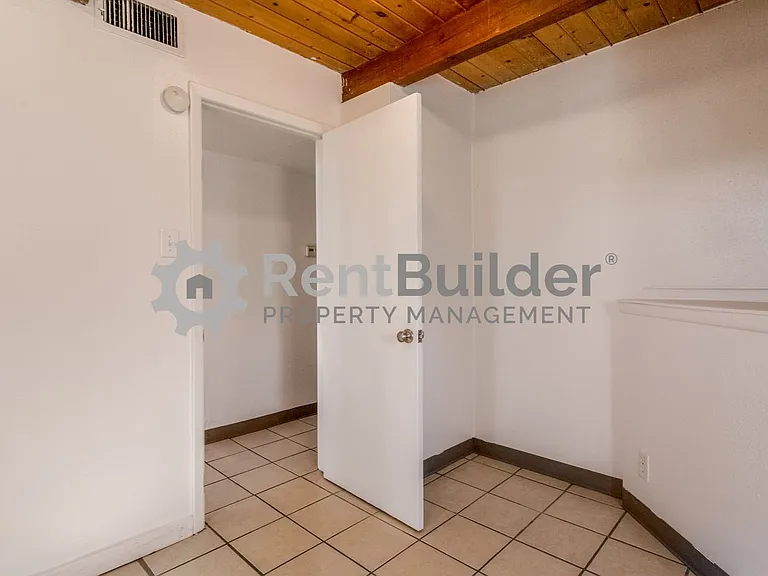 1605 Coal Ave SE — Photo 4