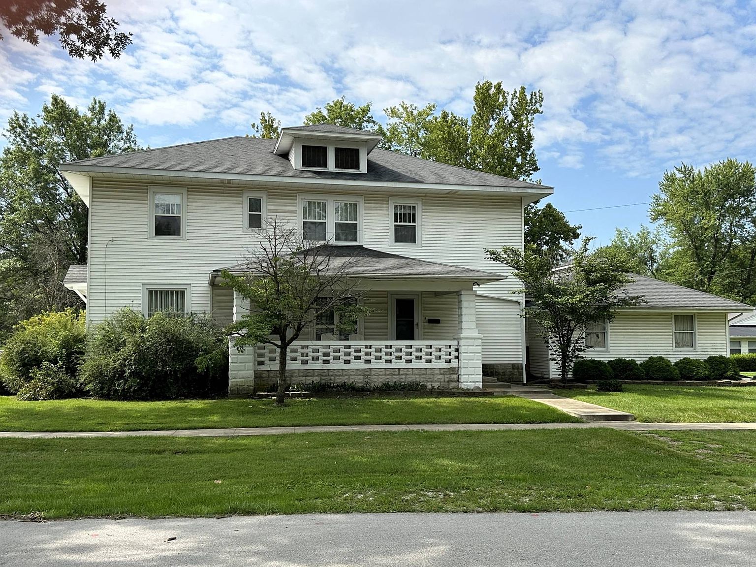 303 S Jefferson St, Centralia, MO 65240 MLS 11199276 Zillow