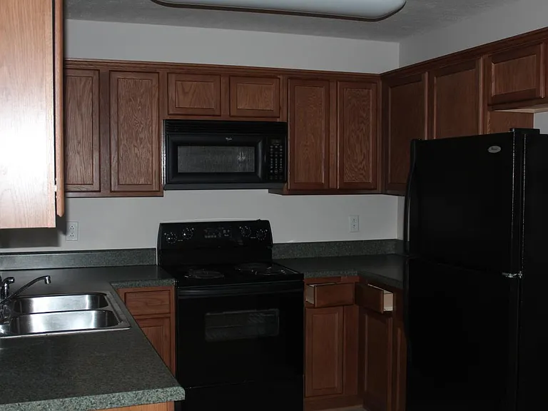 922 Wolves Den Pl — Photo 4