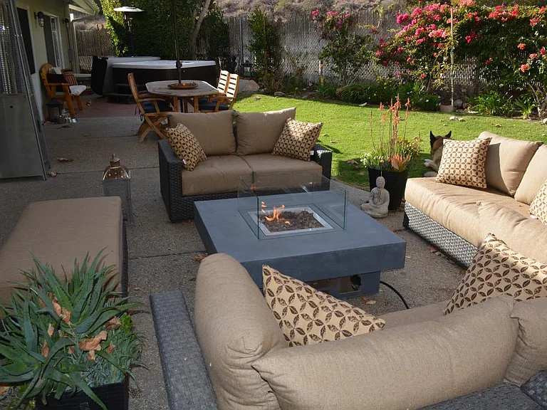 Patio and yard. No jacuzzi included in the lease.