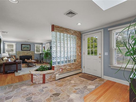 2nd image of 54 West St