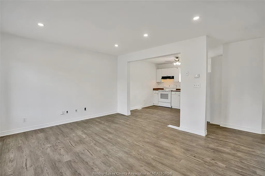 3 bed, 1.5 bath, $2,400 — Photo 4