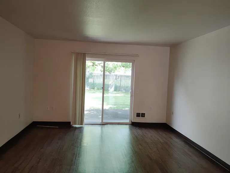2900 22nd Ave #6 — Photo 6