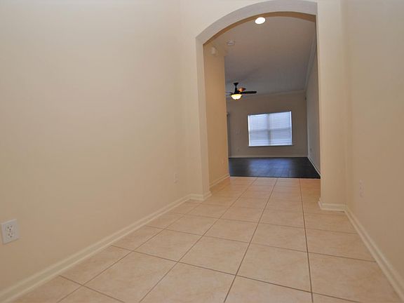 5th image of 417 Southwood Way