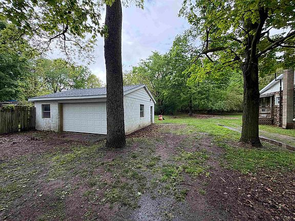2nd image of 9620 Moreland Rd