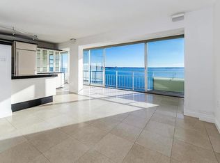 150 24th St #407, West Vancouver, BC V7V 4G8