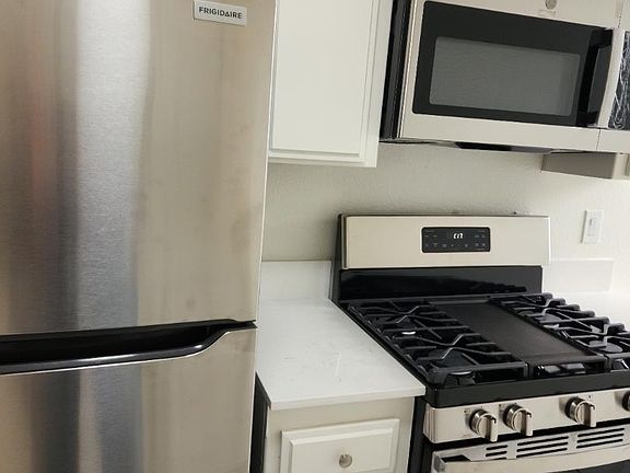 4th image of 4276 S Centinela Ave #1042