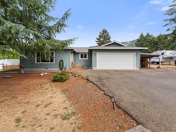 3rd image of 221 Village Ln
