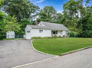 462 Bayport Ave, Bayport, NY 11705