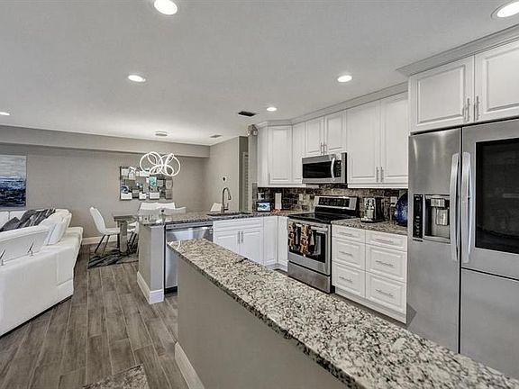 3rd image of 14917 Wedgefield Dr APT 203