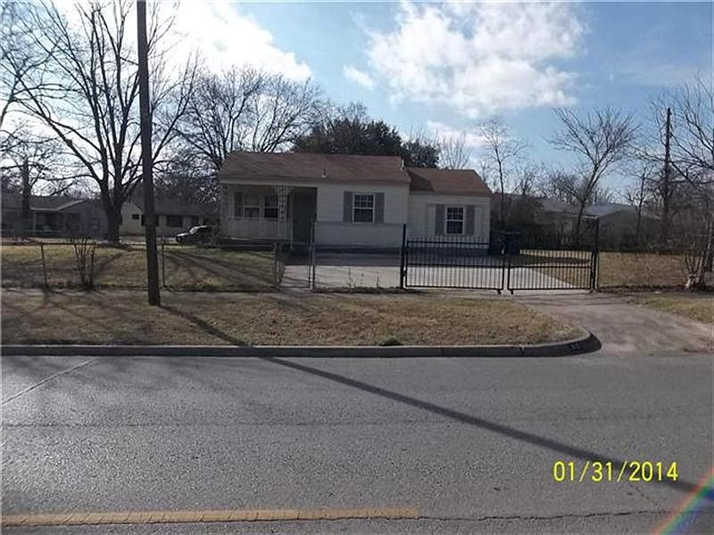 1st image of 810 W Saner Ave