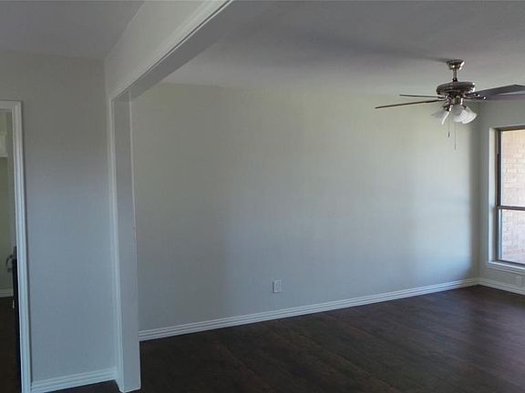 5th image of 2506 Maple Dr