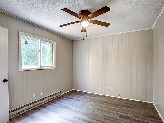 3rd image of 526 Stadium Dr